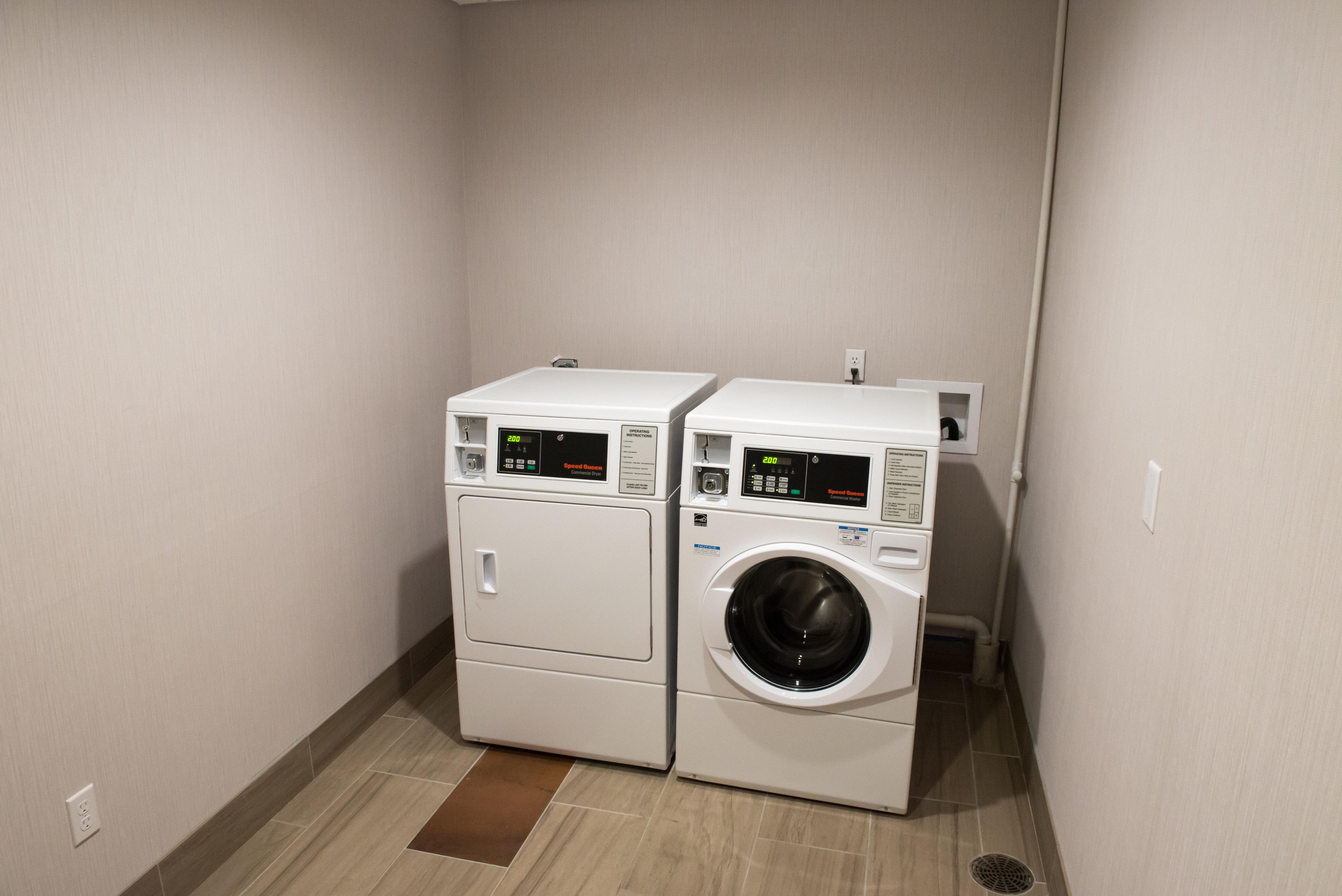 Holiday Inn Express & Suites - Dayton Southwest By Ihg Exteriör bild